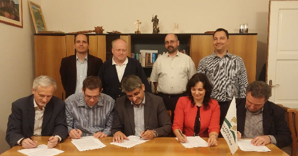 potpisivanje_dokumenta_madjarska